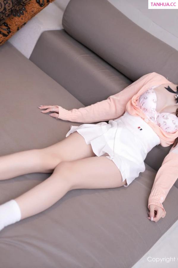   [XiuRen]高清写真图 2024.02.23 No.8138 幼幼 性感美腿第28张图片